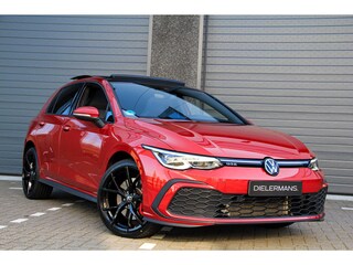 Volkswagen Golf 1.4 eHybrid DSG GTE | Pano | IQ | Elektrische trekhaak | Winter pack premium | Kings red metallic | Vol in de opties