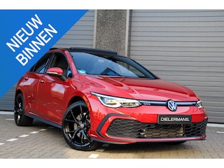 Volkswagen Golf 1.4 eHybrid DSG GTE | Pano | IQ | Elektrische trekhaak | Winter pack premium | Kings red metallic | Vol in de opties