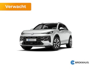 Volkswagen T-Roc Life First Edition | 'App-Connect' draadloze smartphone integratie | Automatische afstandsregeling (Adaptive Cruise Control) | Buitenspiegels elektrisch instel-, verwarm- en inklapbaar