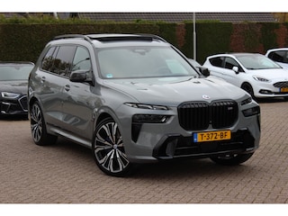BMW X7 M60i xDrive 6p. / BTW / Full PPF / NL Auto! / Full option! / Trekhaak / Panoramadak / 360Camera / Head-up / Luxe Leder / Skylounge / Bowers & Wilkens / 23'' / Softclose / Luchtvering / Carbon intr. / Stoelve