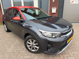Kia Stonic 1.2 MPi Design Edition / Navi / PDC / Carplay / Stuurverwarming