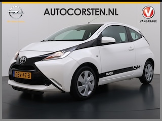 Toyota Aygo 1.0 VVT-i x-play Stoelverwarming AppleCarplay/AndroidAuto Airco Dab Isofix Bluetooth Elek.Ramen/Spiegels Usb-aansluiting Wegenbelasting 24,- p.m.