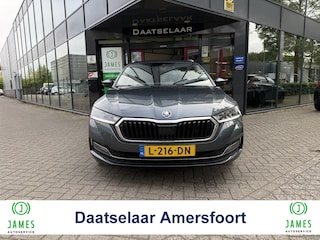 Skoda Octavia Combi 1.5 e-TSI Business Edition Automaat Trekhaak camera navi