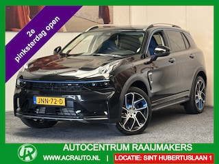 Lynk & Co 01 1.5 100 STUKS OP VOORRAAD ! VOL OPTIES ! 360 CAMERA ADAPTIVE CRUISE CONTROL PANORAMA SCHUIF/KANTELDAK APPLE CARPLAY/ANDROID RIJSTROOKSENSOREN ZEER MOOI !!