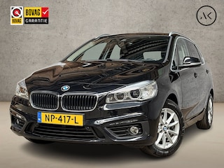 BMW 2-serie Tourer 218i High Executive Automaat (GROOT NAVI, HEAD-UP DISPLAY, CLIMATE, LEDER, STOELVERWARMING, CAMERA, SPORTSTOELEN, GETINT GLAS, CRUISE, NIEUWE APK, NIEUWSTAAT)