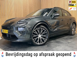 Porsche Macan 4 100 kWh|100%SOH|ACC|VULKANGRAU|VOLLEDER|MEMORY|CAMERA|CARPLAY|STOELVERWARMING|21INCH|NAP|NL|INCL.BTW|1e EIGENAAR|