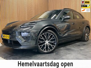 Porsche Macan 4 100 kWh|100%SOH|ACC|VULKANGRAU|VOLLEDER|MEMORY|CAMERA|CARPLAY|STOELVERWARMING|21INCH|NAP|NL|INCL.BTW|1e EIGENAAR|