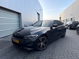 BMW 330e High Executive 292 PK | M Sport | Panoramadak | Voorstoelen Verwarmd | Achteruitrijcamera | Lederen Bekleding