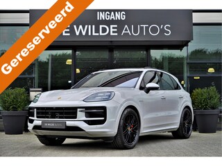Porsche Cayenne 3.0 S E-Hybrid SportDesign 520pk Krijt Pano SoftClose Trekhaak Head-up InnoDrive Keyless 360-camera Bose