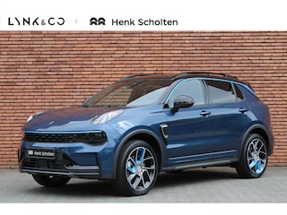 Lynk & Co 01 1.5 | Panoramadak | Achteruitrijcamera | Elektrische bestuurdersstoel met geheugen | Stoelverwarming | Actieve bochtverlichting | Adaptieve Cruise Control | Stuurassistent | Lane Assist | Navigatie | Elektrische Achterklep | Keyless Entry | Dodehoekassistent