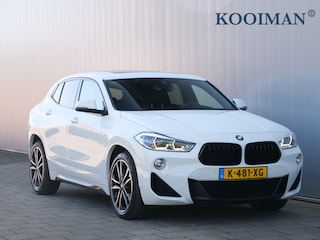 BMW X2 sDrive18i High Executive 141 Pk Automaat Navi / Pano-dak / M-Pakket / 19 inch / Stoelverwarming