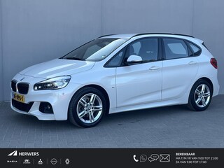 BMW 2-serie Tourer 218i Executive M - Sport / Cruise Control / Stoelverwarming / Trekhaak (1.300KG) / Parkeer Pakket / Navigatie Full Map / Bluetooth /