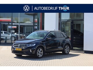 Volkswagen T-Roc 1.5 TSI R-Line Afneembare trekhaak Digital cockpit, R-Line in- en exterieur, achteruitrijcamera, navigatie, spiegel pakket, park assist, light assist, LED plus, adaptieve cruise control (acc), licht & regensensor, climatronic, draadloos Apple Carplay / Android Auto, sport comfort stoelen, ambiente verlichting, 17" 'Valencia' LMV