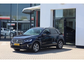 Volkswagen T-Roc 1.5 TSI R-Line Afneembare trekhaak Digital cockpit, R-Line in- en exterieur, achteruitrijcamera, navigatie, spiegel pakket, park assist, light assist, LED plus, adaptieve cruise control (acc), licht & regensensor, climatronic, draadloos Apple Carplay / Android Auto, sport comfort stoelen, ambiente verlichting, 17" 'Valencia' LMV