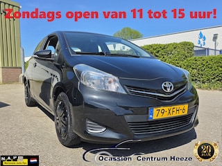 Toyota Yaris 1.0 VVT-i Aspiration, Camera! Bluetooth! Apk 1-2027! Zondag OPEN!