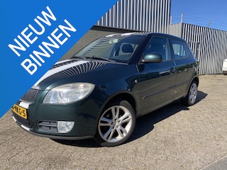 Skoda Fabia 1.4-16V Sport Airco | Centrale Vergrendeling met afstand bediening | Cruise Controle | Radio/CD | Sportstoelen | Licht metalen Velgen | Volledig onderhouden | NAP |
