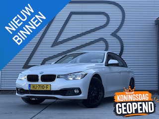 BMW 318i Essential Navi|Clima|Cruise|PDC|Dealer Onderhouden|LM Velgen|N.A.P|APK tot 08-2026