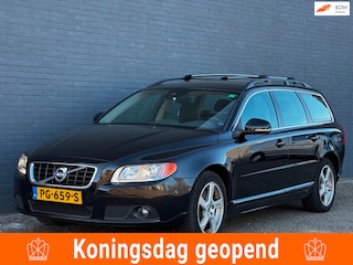 Volvo V70 2.0 T5|XENON|6BAK|NAVI|LEDER|PSENSOR|TREKHAAK|2XSLEUTELS|BOEKJES|TOPONDERHOUDEN