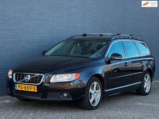 Volvo V70 2.0 T5|XENON|6BAK|NAVI|LEDER|PSENSOR|TREKHAAK|2XSLEUTELS|BOEKJES|TOPONDERHOUDEN