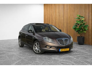 Lancia Delta 1.8-16V Di Executive (PANORAMADAK, BOSE, CRUISE, LEDER, PARKEERSENSOREN, PERFECT ONDERHOUDEN, TREKHAAK, STOELV)