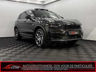 Lynk & Co 01 1.5 Black Edition Pano, 360 Camera, Navi, Keyless start, Stoelverwarming, Elektrische achterklep, Rijstrook correctie