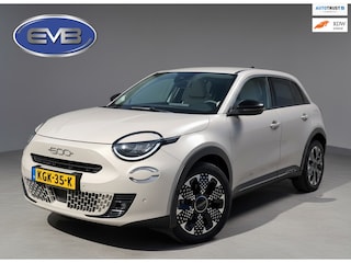 Fiat 600 e La Prima 54 kWh, achteruitrijcamera,lederen interieur, stoelverwarming, 9360 km, 1 e eigenaar