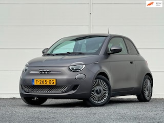 Fiat 500 La Prima 42 kWh mat Grigio metallic Apple SOH 95% Keyless entry Verkeersbord detectie Navigatie Airco