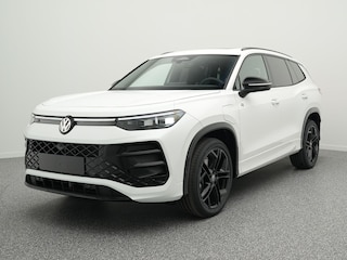 Volkswagen Tayron R-Line Edition 1.5 eHybrid 204 PK | Trekhaak | 360 Camera | Panorama | Head Up | Black Style | LED Matrix | Travel Assist | Stuur en Stoelverwarming | 20 inch