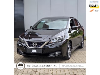 Nissan Leaf N-Connecta 40 kWh / Luxe uitvoering / Stoel + Stuurverwarming / 360cam / Apple Carplay /