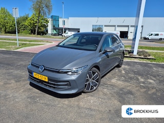 Volkswagen Golf 1.5 eHybrid Style Edition204PK | Glazen panorama-dak | Achteruitrijcamera | Dode hoek detectie | DAB | Apple carplay  Android auto | Keyless entry/start | Stoel/stuurverwarming | 18"LMV