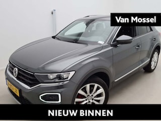 Volkswagen T-Roc 1.5 TSI Sport 150 PK | Automaat | Climate Control | Trekhaak Afneembaar | Cruise Control | Achteruitrij Camera | Half Lederen Bekleding | Navigatie | Parkeersensoren Voor + Achter |