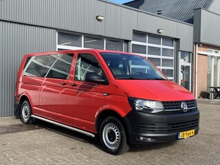 Volkswagen Transporter Kombi 2.0 TDI L2H1 150pk Btw en Bpm vrij!! Airco Cruise control Parkeersensoren voor + achter EURO 6 Trekhaak 2500kg Trekgewicht BTW en Bpm vrij ! Ideaal voor camperombouw! 9-persoons