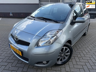 Toyota Yaris 1.3 VVTi Aspiration*VELGEN*TERKHAAK*NEW APK*AIRCO*ELKT-RAAM*NAP
