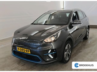 Kia Niro e-Niro DynamicLine 64 kWh 204pk SoH 100% | Camera | Carplay | Adaptive cruise controle | Climate controle | Keyless entry | Navigatie | Warmtepomp | Stoelverwarming | Stuurverwarming | Half leder