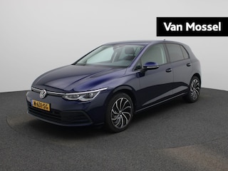 Volkswagen Golf 1.0 eTSI Life 110 PK| Dealeronderhouden | Navigatie | Stoelverwarming | Stuurwielverwarming | Achteruitrijcamera | Parkeersensoren | 17 Inch Velgen | Keyless Access