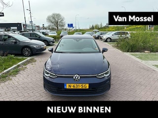 Volkswagen Golf 1.0 eTSI Life 110 PK| Dealeronderhouden | Navigatie | Stoelverwarming | Stuurwielverwarming | Achteruitrijcamera | Parkeersensoren | 17 Inch Velgen | Keyless Access