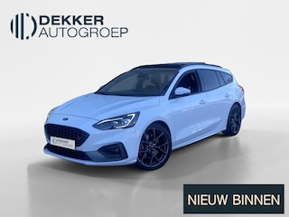 Ford Focus 2.3 EcoBoost ST-3 Performance 280 pk Performance Pack - Recaro Sportstoelen - Panoramadak - Adaptieve LED verlichting Trekhaak