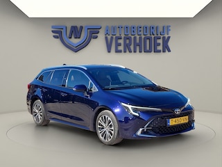 Toyota Corolla Touring Sports Hybrid 140 First Edition Trekhaak - NL Auto - Leer