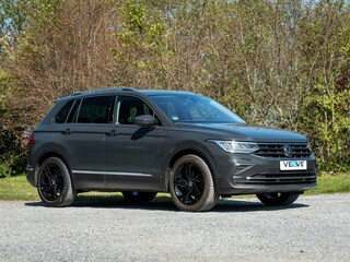 Volkswagen Tiguan 1.5 TSI Life Business // PDC // Camera // Navigatie // Stuur en stoelverwarming