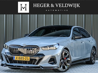 BMW 520i M sport | Iconic glow | M-Sport brake | NL-Auto | Shadowline lights | Panorama dak | Comfort seats | Adaptive led | Driving assistant prof. | Harman/kardon | Comfort Pack