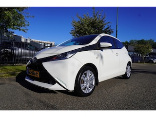 Toyota Aygo 1.0 VVT-i 69pk 5D X-Play Airco LM Multimedia