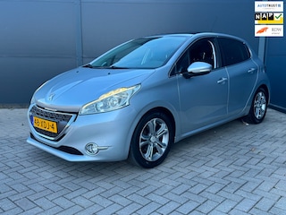 Peugeot 208 1.4 VTi Allure 50.000 km !! / Pano / Navi