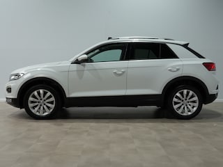 Volkswagen T-Roc 1.0 TSI Style | Trekhaak | Panorama | Full-LED | Navi