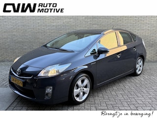 Toyota Prius 1.8 Aspiration | Navigatie | Trekhaak afneembaar | Cruise control | Climate control | 17 inch velgen | Head up display | PDC achter | Volledig onderhouden!