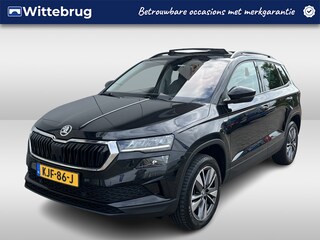 Skoda Karoq 1.0 TSI Ambition Tour / PANODAK/ KEYLESS/ STOELVERWARMING V&A/ DIGITAL DASH/ CRUISE/ SMARTLINK/ NAV/ CLIMA/ PARK. SENSOREN + CAMERA