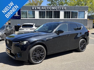 Mazda CX-60 2.5 e-SkyActiv PHEV Homura SUPER COMPLEET! | PANO| ELEKTRISCHE TREKHAAK| MEMORY STOEL | MAZDA GARANTIE, NET ONDERHOUD GEHAD, RIJKLAAR!| BOSE| ELEKTRISCHE ACHTERKLEP| ACHTERBANK VERWARMING| STOELVENTILATIE| 360 CAMERA| STOEL + STUURVERWARMING