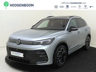 Volkswagen Tiguan 1.5 eHybrid R-Line Edition | SoH 100% | Panoramadak | Trekhaak | Black Style | 360 camera | Stoelventilatie | Lederen bekleding | Harman Kardon | Matrix LED |