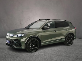 Volkswagen Tiguan R-Line Edition 1.5 TSI eHybrid 204pk DSG Automaat Trekhaak, Lederen bekleding, Adaptive cruise control, 360 camera, Elektrische achterklep, Navigatie, Black style