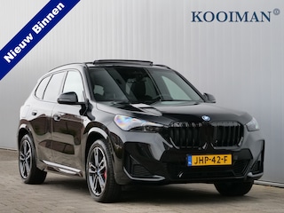 BMW X1 xDrive25e M Sport pakket Pro 245 Pk Automaat Schuifdak / Winterpakket / Harman Kardon