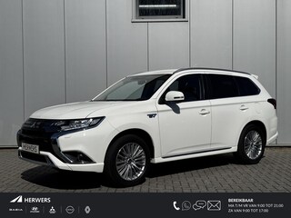 Mitsubishi Outlander 2.4 PHEV Intense+ Afneembare Trekhaak / Trekgewicht 1.500 KG / Stoelverwarming / Achteruitrijcamera /